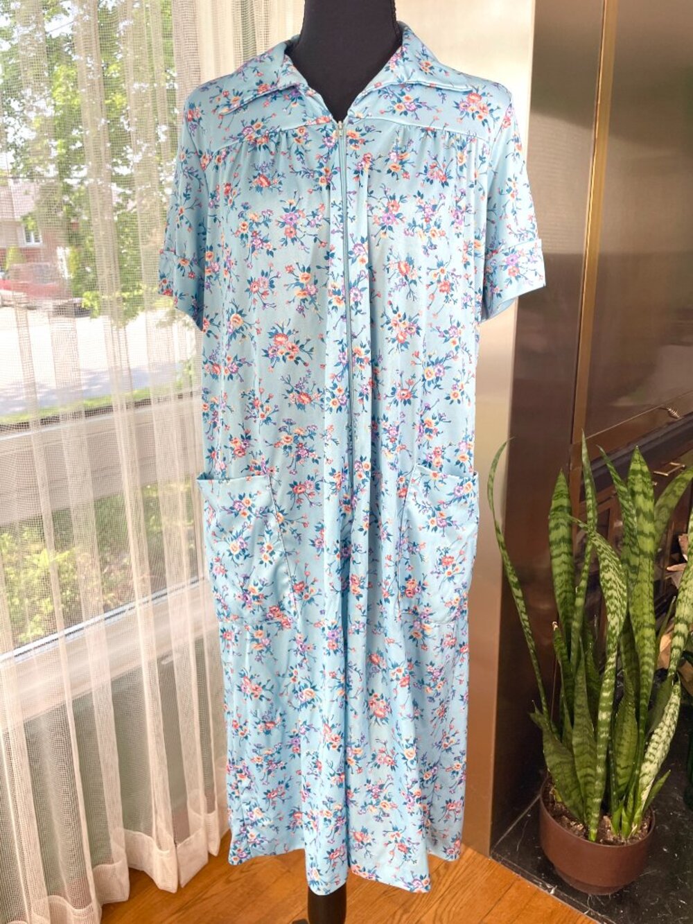 Vintage 80s housedress, blue floral nylon robe, short sleeves, size 12 (L)